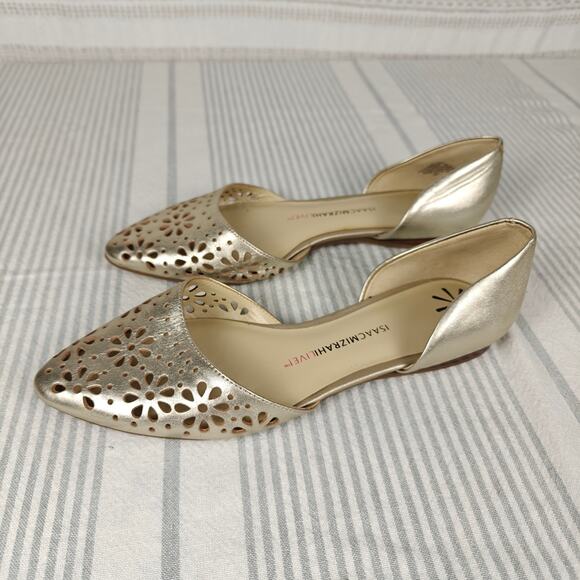 Isaac Mizrahi Live Gold Flower Cut Out Leather Flats Size 7M NEW - Picture 2 of 11